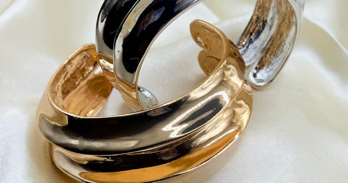 Accumulation de bijoux en 2026 : le guide pour superposer sans se tromper