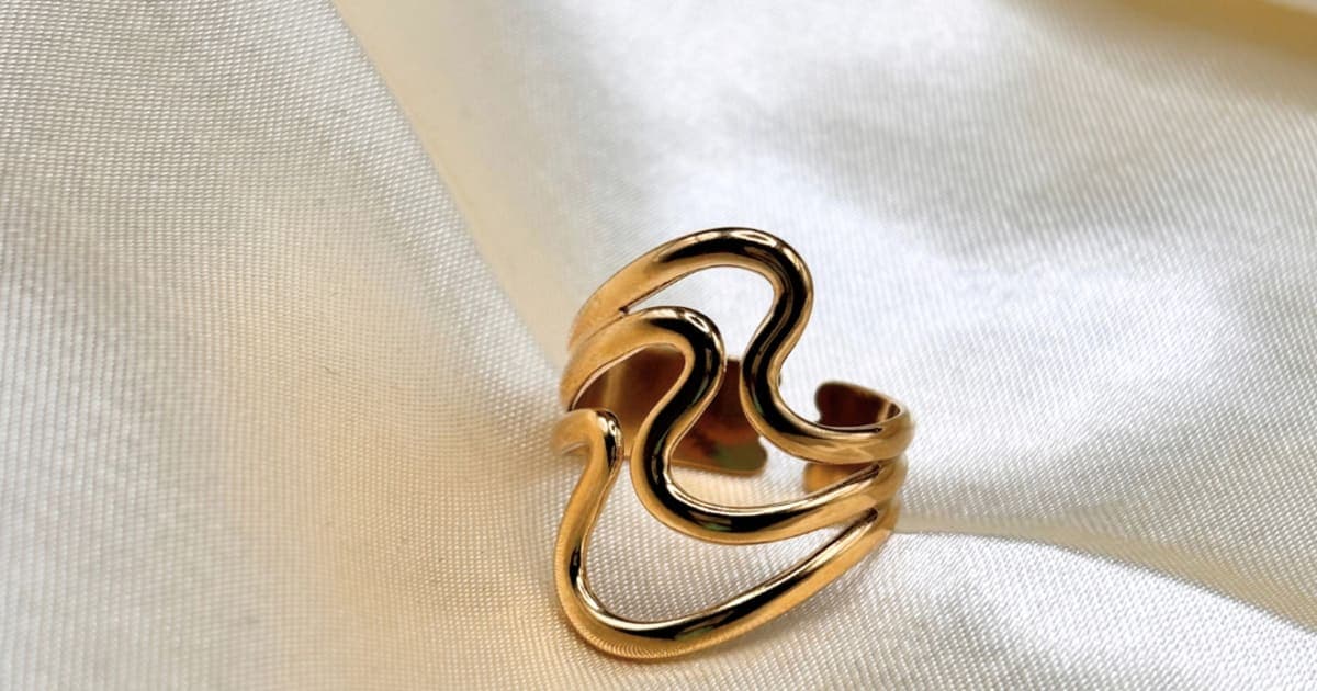 Les poinçons des bijoux en France : décrypter les marques sur l'or et l'argent