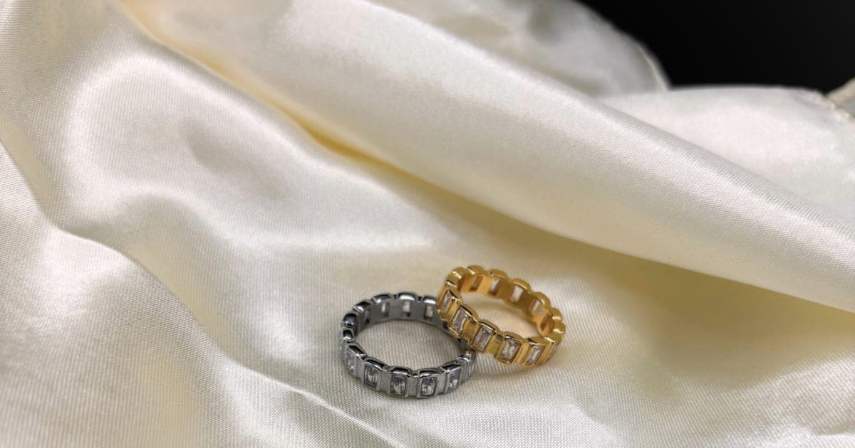 Plaqué or vs or massif : les vraies différences (et pourquoi ça compte)