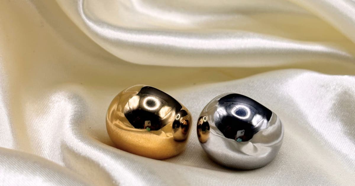 Comment reconnaître un vrai bijou en or : poinçons, tests et arnaques à éviter