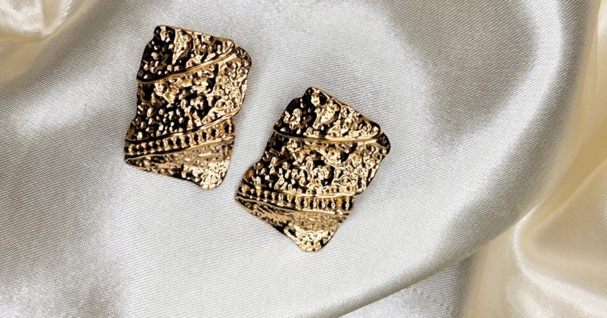 Bijoux et morphologie : quel collier, quelles boucles selon ton visage et ta silhouette